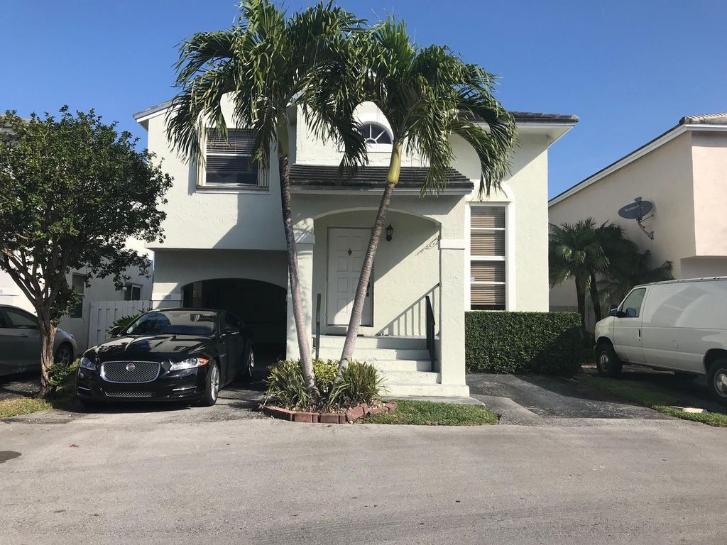 9925 NW 9th Court, Plantation, FL 33324