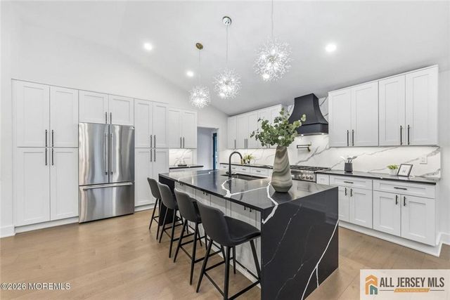 41 Pine Street, Old Bridge, NJ 08857