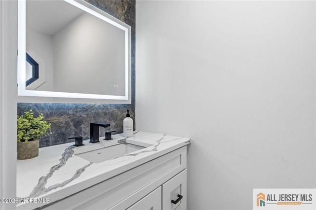 41 Pine Street, Old Bridge, NJ 08857