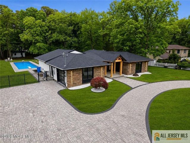 41 Pine Street, Old Bridge, NJ 08857