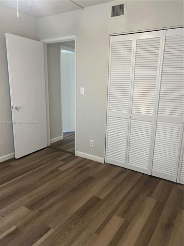 3001 N Oakland Forest Drive 104, Oakland Park, FL 33309
