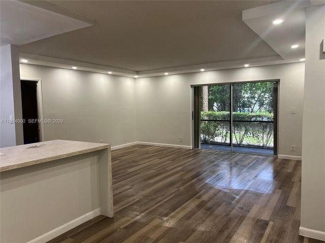 3001 N Oakland Forest Drive 104, Oakland Park, FL 33309