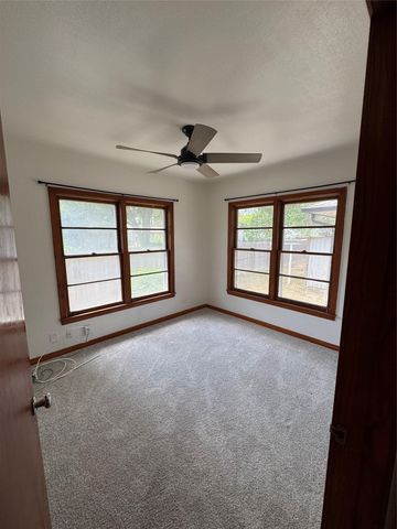 509 Whitehead ST, Smithville, TX 78957
