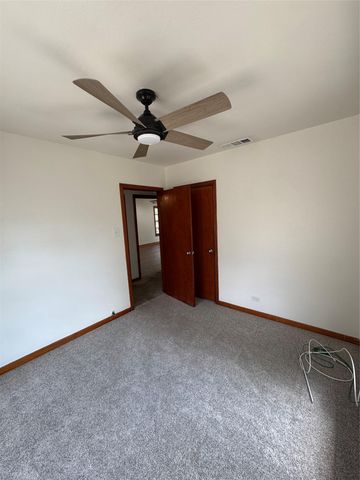 509 Whitehead ST, Smithville, TX 78957