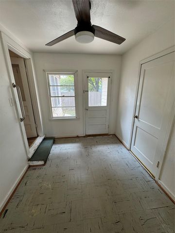 509 Whitehead ST, Smithville, TX 78957