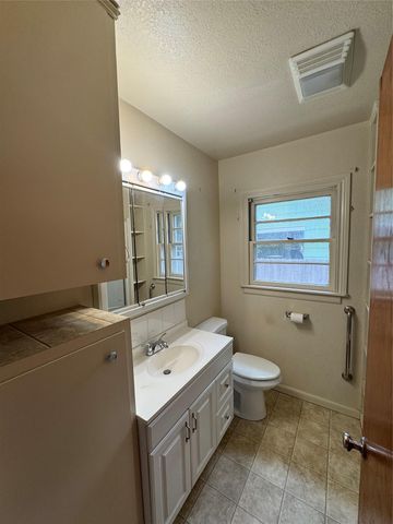 509 Whitehead ST, Smithville, TX 78957