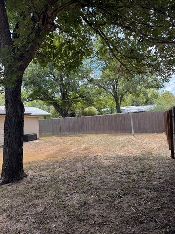 509 Whitehead ST, Smithville, TX 78957