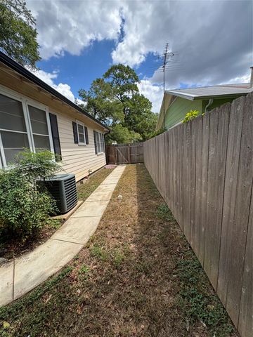 509 Whitehead ST, Smithville, TX 78957