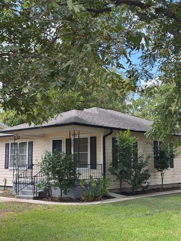 509 Whitehead ST, Smithville, TX 78957