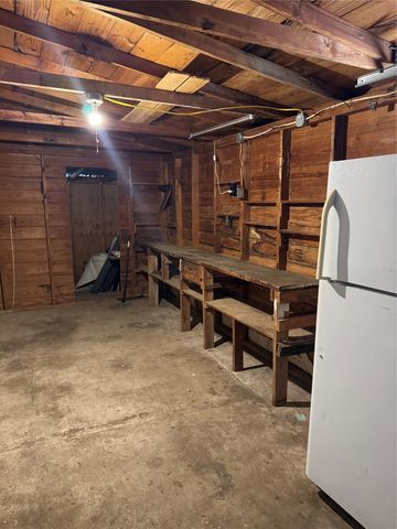 509 Whitehead ST, Smithville, TX 78957
