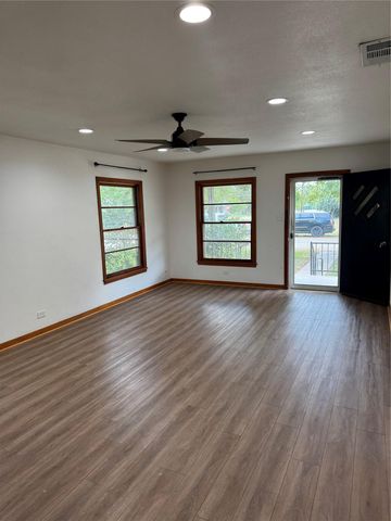 509 Whitehead ST, Smithville, TX 78957