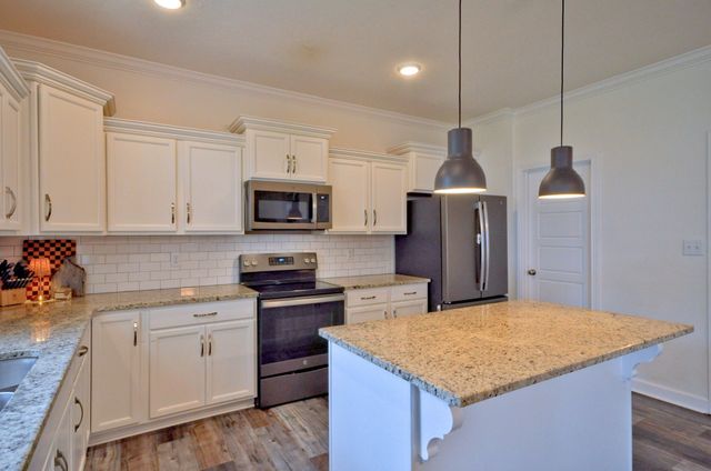 300 Bluebriar Trce, Clarksville, TN 37043