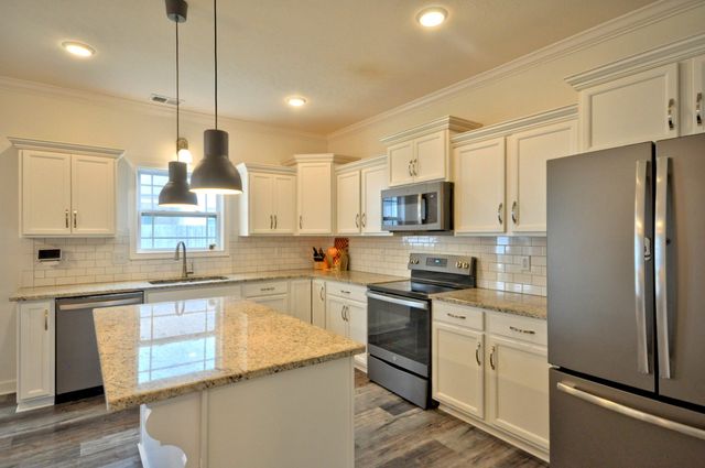 300 Bluebriar Trce, Clarksville, TN 37043