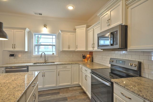 300 Bluebriar Trce, Clarksville, TN 37043