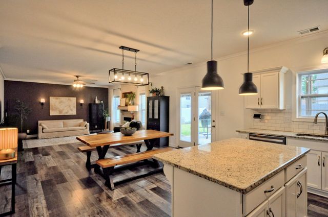 300 Bluebriar Trce, Clarksville, TN 37043
