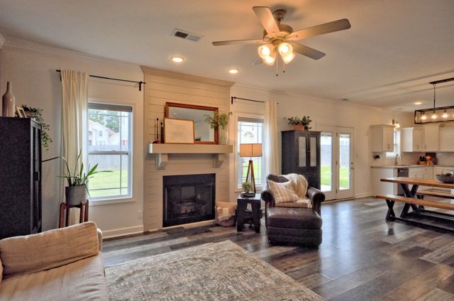 300 Bluebriar Trce, Clarksville, TN 37043