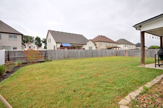 300 Bluebriar Trce, Clarksville, TN 37043