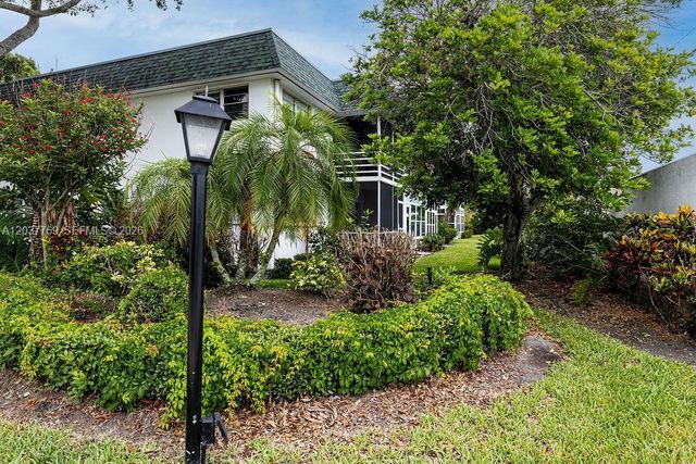 2800 Indian River Blvd R9, Vero Beach, FL 32960