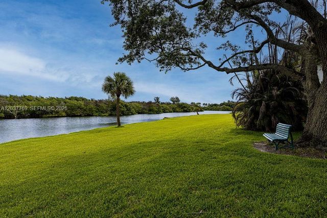 2800 Indian River Blvd R9, Vero Beach, FL 32960