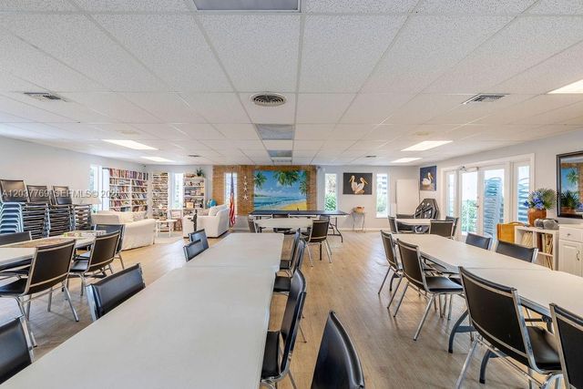 2800 Indian River Blvd R9, Vero Beach, FL 32960