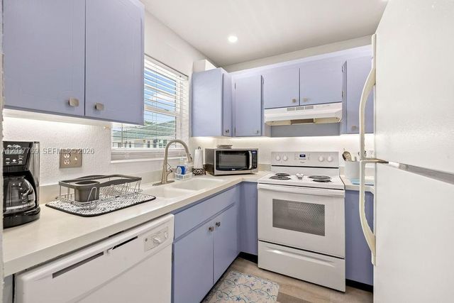 2800 Indian River Blvd R9, Vero Beach, FL 32960