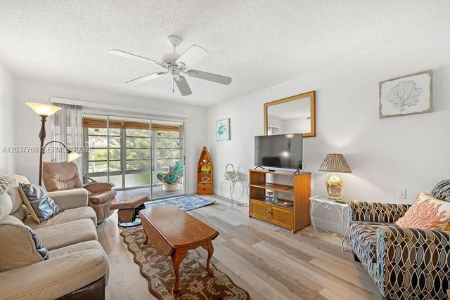 2800 Indian River Blvd R9, Vero Beach, FL 32960