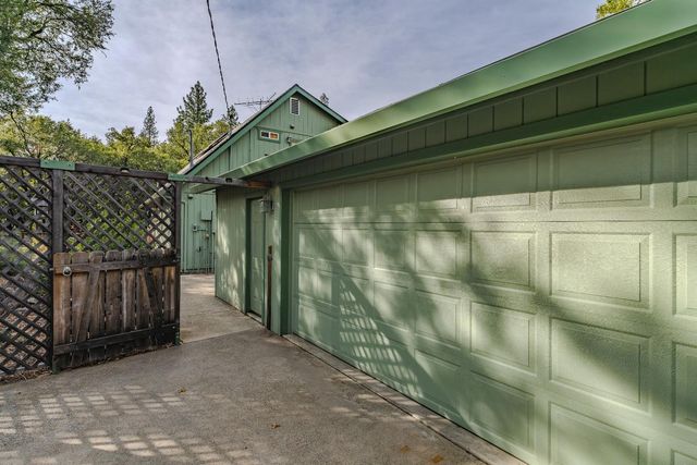 19387 Ponderosa Dr, Volcano, CA 95689