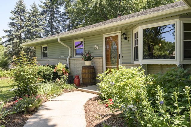 W155N5414 Balsam DRIVE, Menomonee Falls, WI 53051
