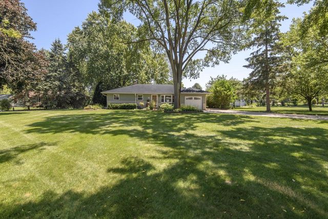 W155N5414 Balsam DRIVE, Menomonee Falls, WI 53051