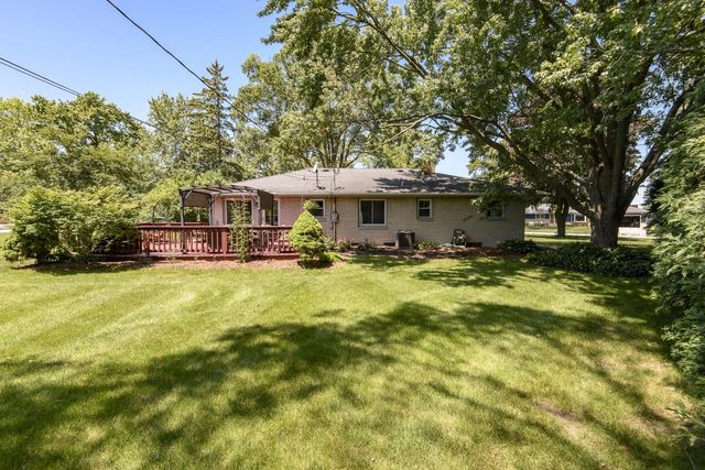 W155N5414 Balsam DRIVE, Menomonee Falls, WI 53051