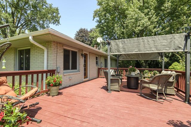 W155N5414 Balsam DRIVE, Menomonee Falls, WI 53051