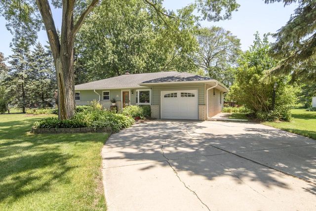 W155N5414 Balsam DRIVE, Menomonee Falls, WI 53051