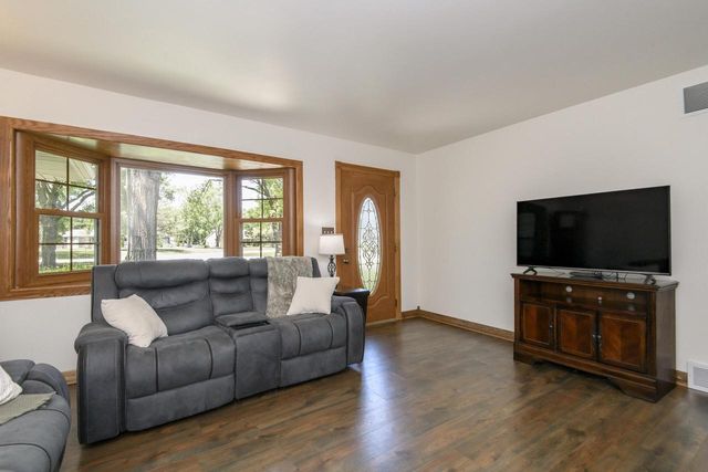 W155N5414 Balsam DRIVE, Menomonee Falls, WI 53051