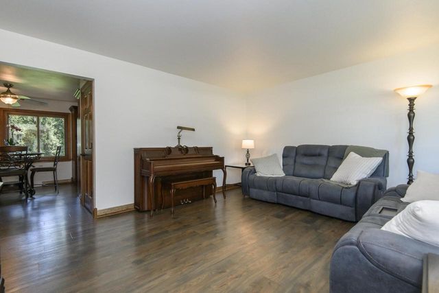 W155N5414 Balsam DRIVE, Menomonee Falls, WI 53051