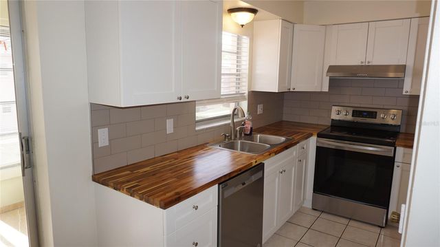 7011 PLACE DE LA PAIX 2B, South Pasadena, FL 33707