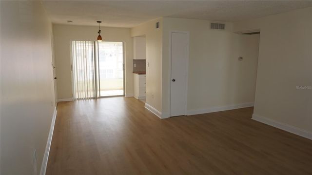 7011 PLACE DE LA PAIX 2B, South Pasadena, FL 33707