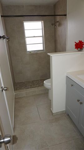 7011 PLACE DE LA PAIX 2B, South Pasadena, FL 33707