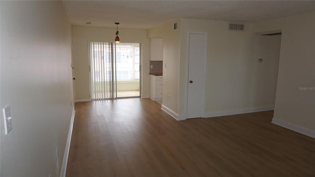 7011 PLACE DE LA PAIX 2B, South Pasadena, FL 33707