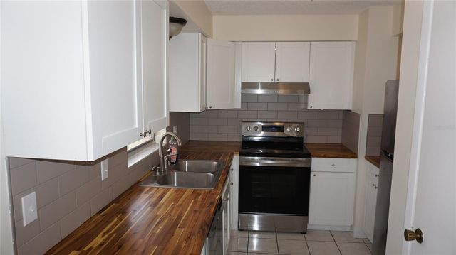 7011 PLACE DE LA PAIX 2B, South Pasadena, FL 33707