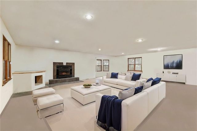 11213 E 32nd Terrace S, Independence, MO 64052