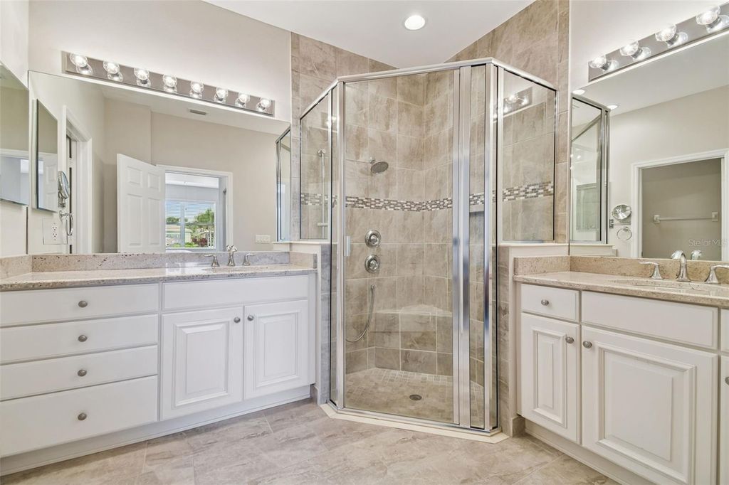 Image 24 of property listing at 4940 MARBLE SPRINGS CIRCLE, Wimauma, FL 33598