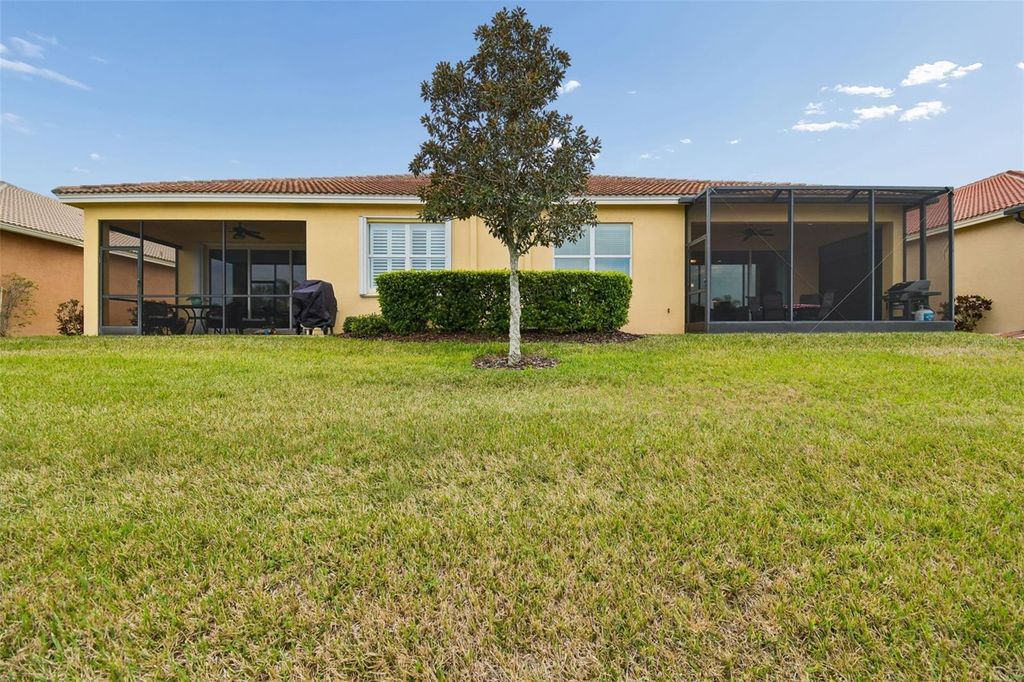 Image 37 of property listing at 4940 MARBLE SPRINGS CIRCLE, Wimauma, FL 33598