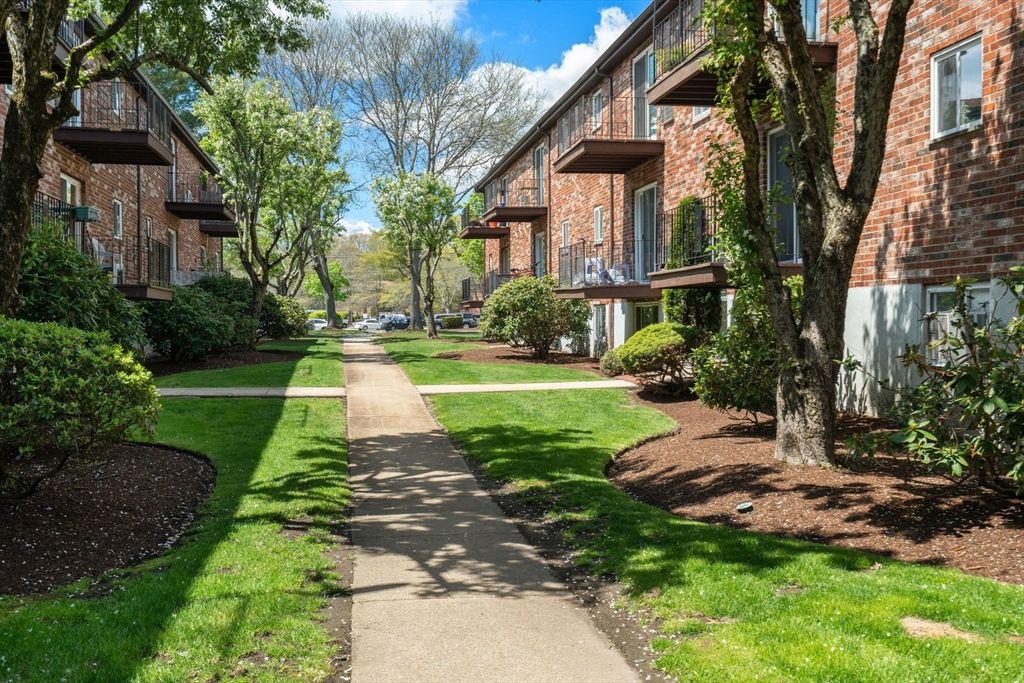 24 Westgate Road 5, Boston, MA 02132