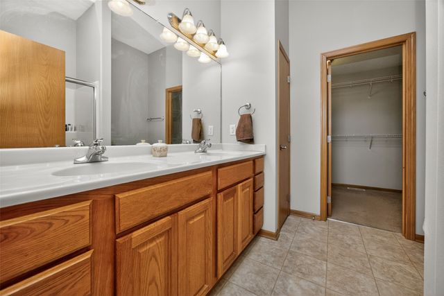 6056 Meadow View Court, Johnston, IA 50131