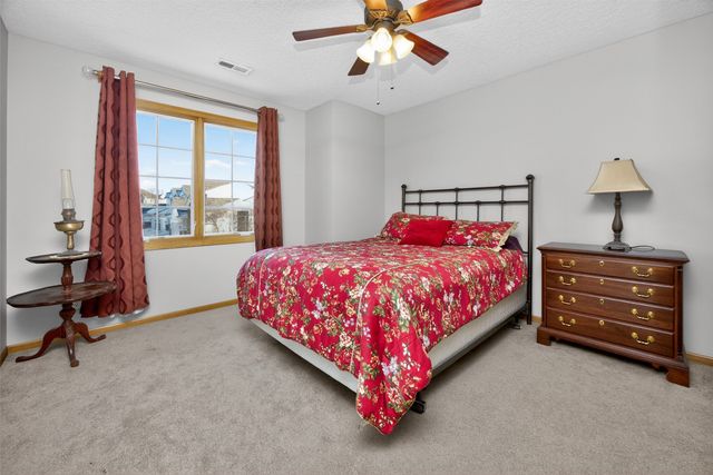 6056 Meadow View Court, Johnston, IA 50131