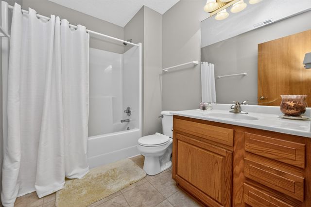 6056 Meadow View Court, Johnston, IA 50131