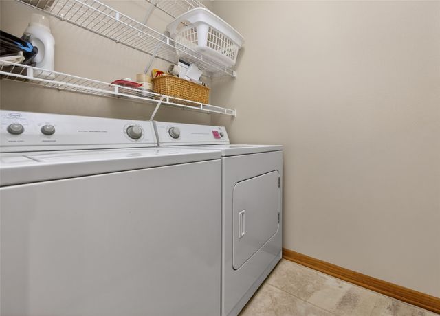 6056 Meadow View Court, Johnston, IA 50131