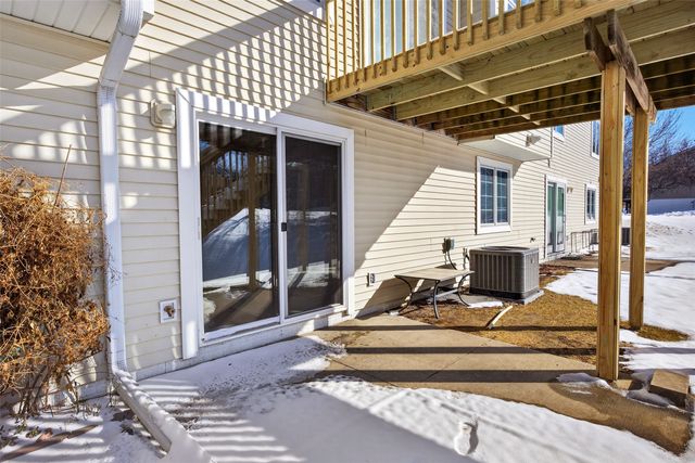 6056 Meadow View Court, Johnston, IA 50131