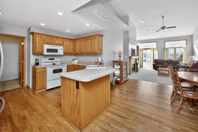 6056 Meadow View Court, Johnston, IA 50131