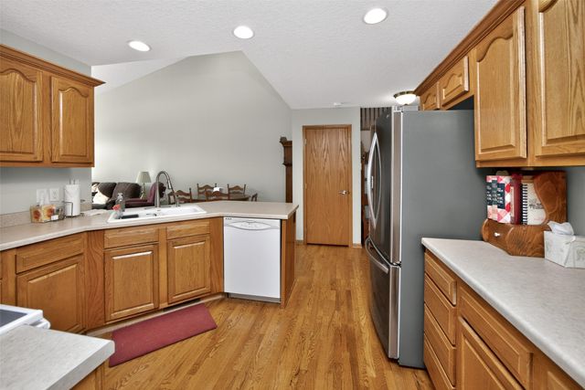 6056 Meadow View Court, Johnston, IA 50131